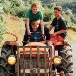 Totone et ses amis, en train de tracter pour le film/ Photo : Laurent le Crabe