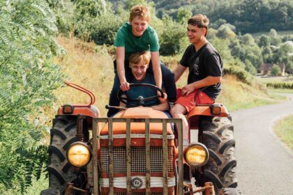 Totone et ses amis, en train de tracter pour le film/ Photo : Laurent le Crabe